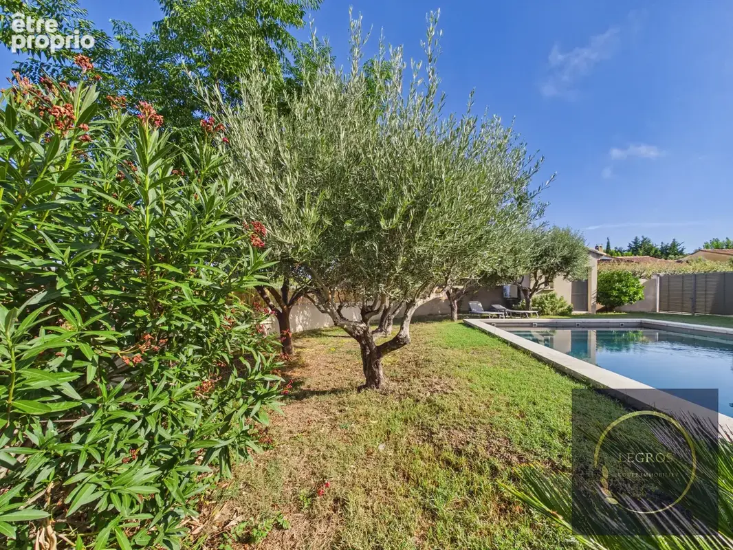 Maison individuelle de 140 m2 sur une parcelle de 557 m2 avec piscine, garage et abri. - photo 5