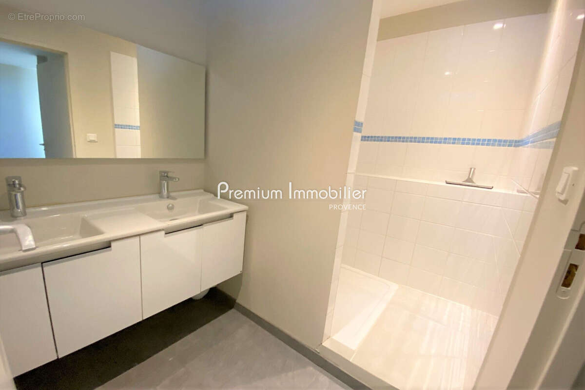 Appartement à LE PUY-SAINTE-REPARADE