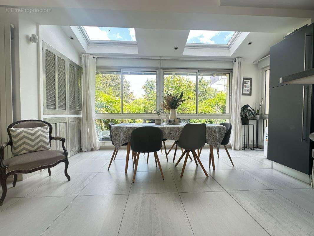 Maison à SAINT-MAUR-DES-FOSSES