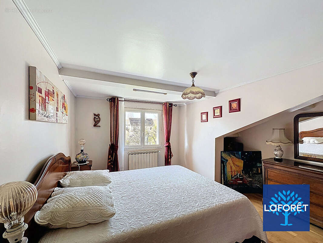 Maison à D'HUISON-LONGUEVILLE