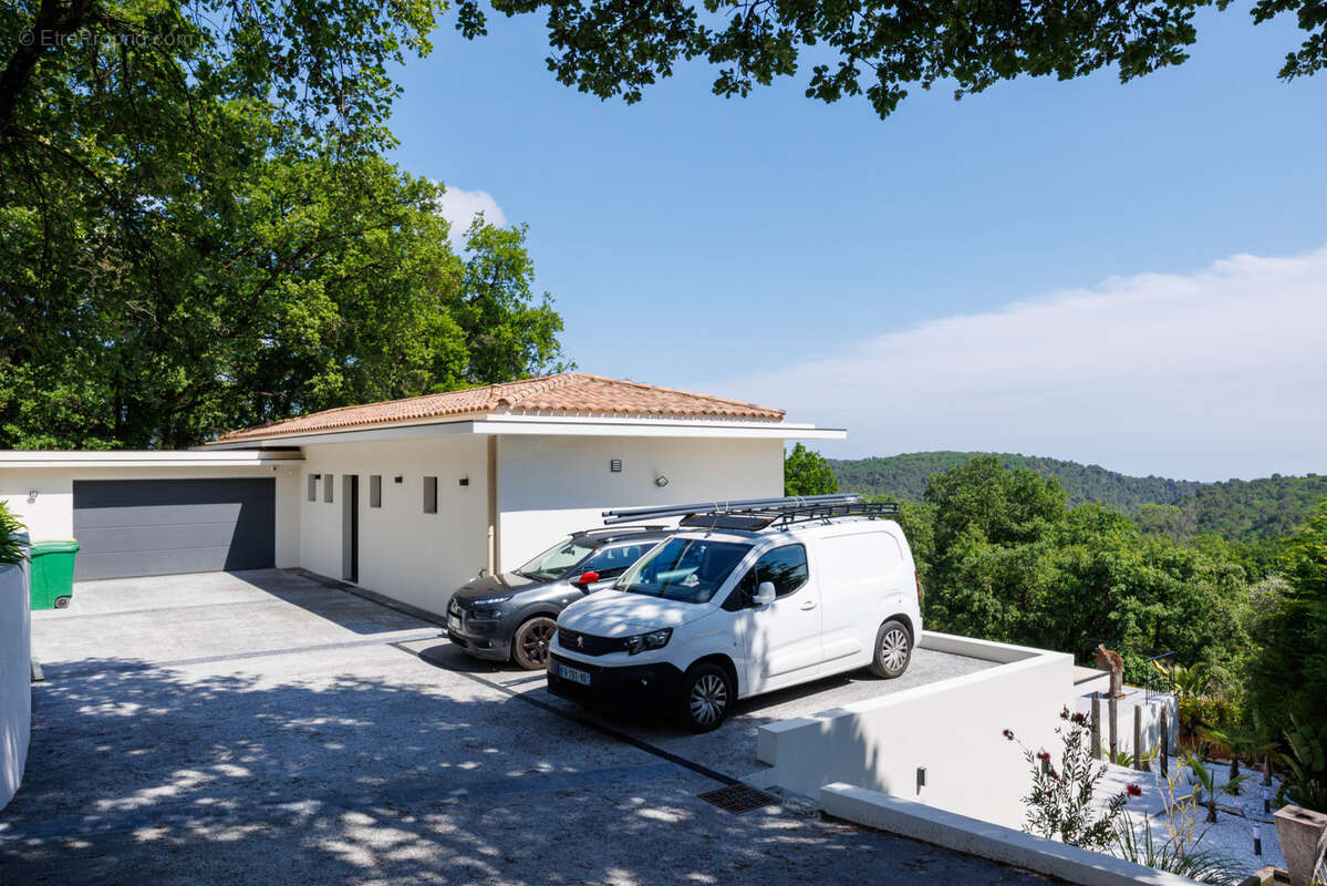 Maison à TOURRETTES-SUR-LOUP