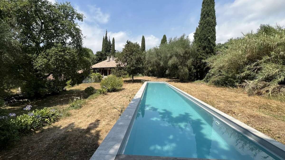Villa avec piscine vue collines - Terrain 3000m² - photo 20