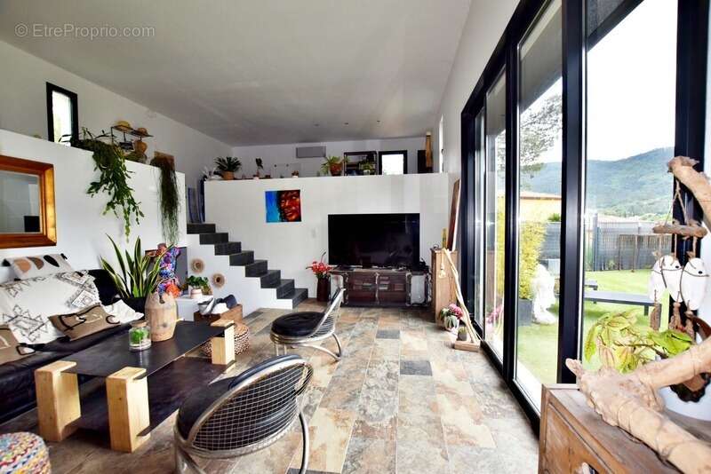 Maison à SOLLIES-TOUCAS