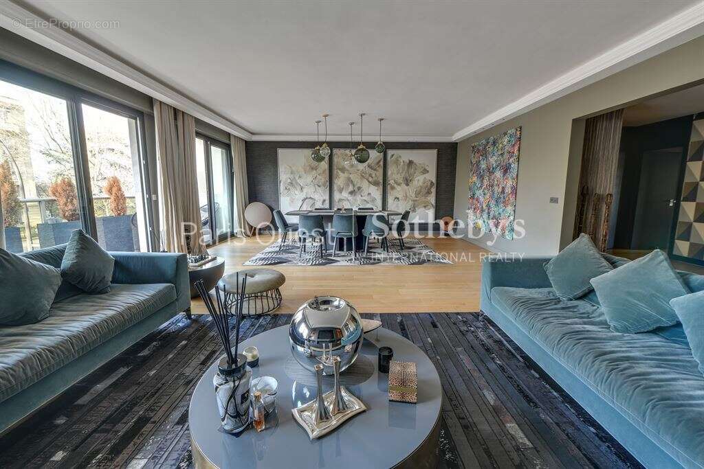Appartement à PARIS-16E
