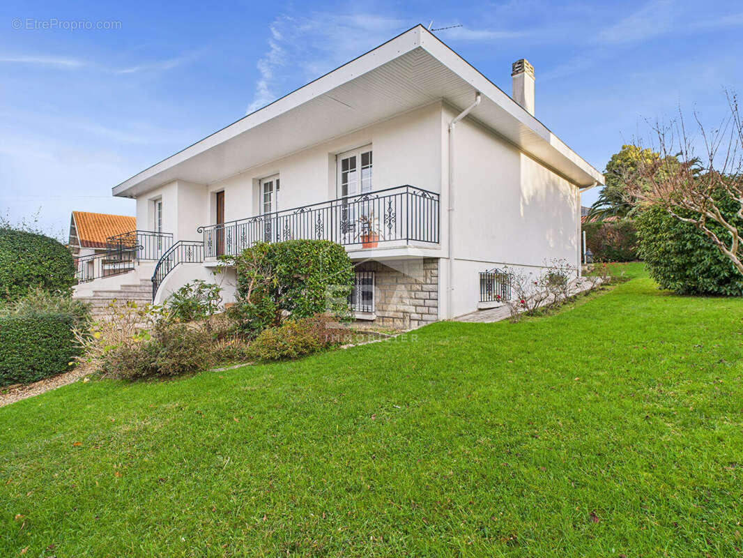 Maison à vendre à Anglet - Quartier calme et résidentiel - photo 2