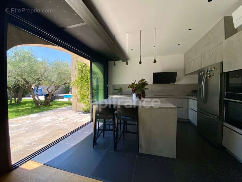 À SAINT MAXIMIN (30) Splendide propriété de 280 m², à 5 min d’Uzès proche de toutes commodités, sur un terrain clos et arboré d’ - photo 15