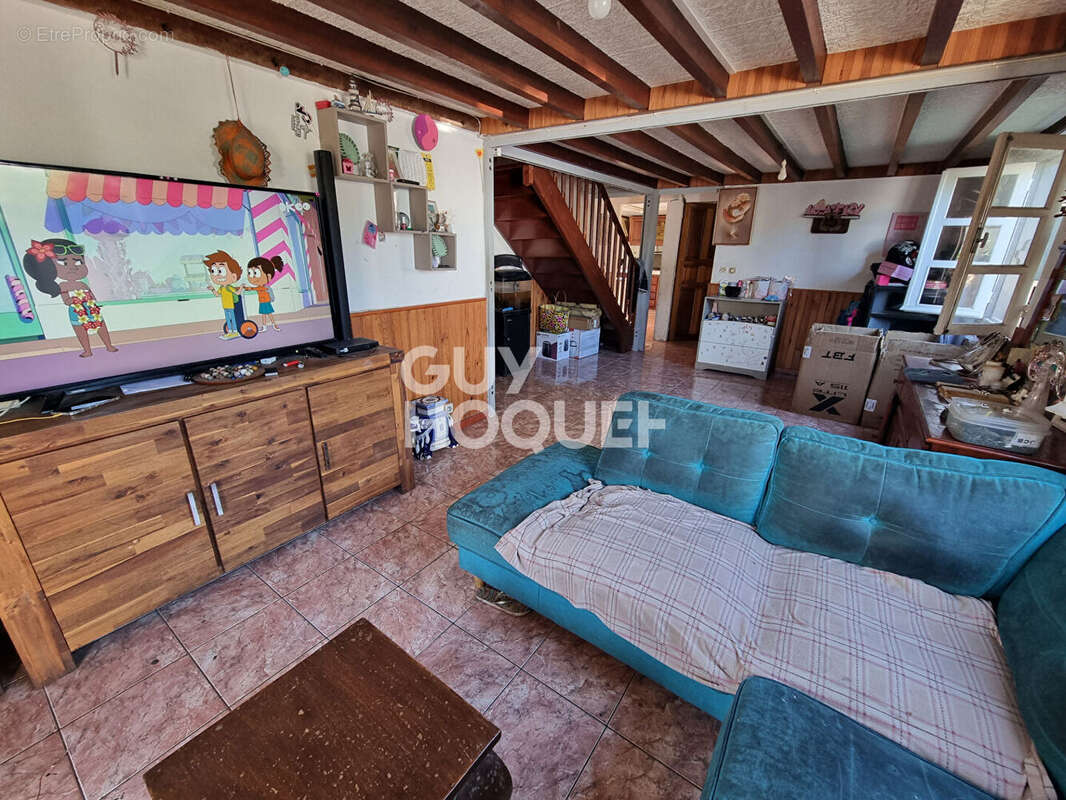 Maison louée 6 pièces - LE TAMPON 12ème - photo 2