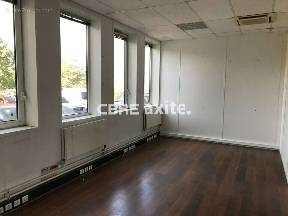 Commerce 629 m² à Archamps  - photo 9