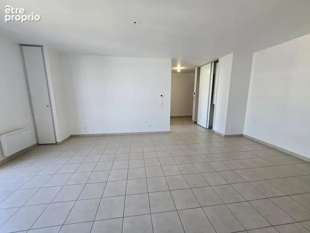 Appartement situé en plein centre ville - Balcon et places de stationnements - photo 3