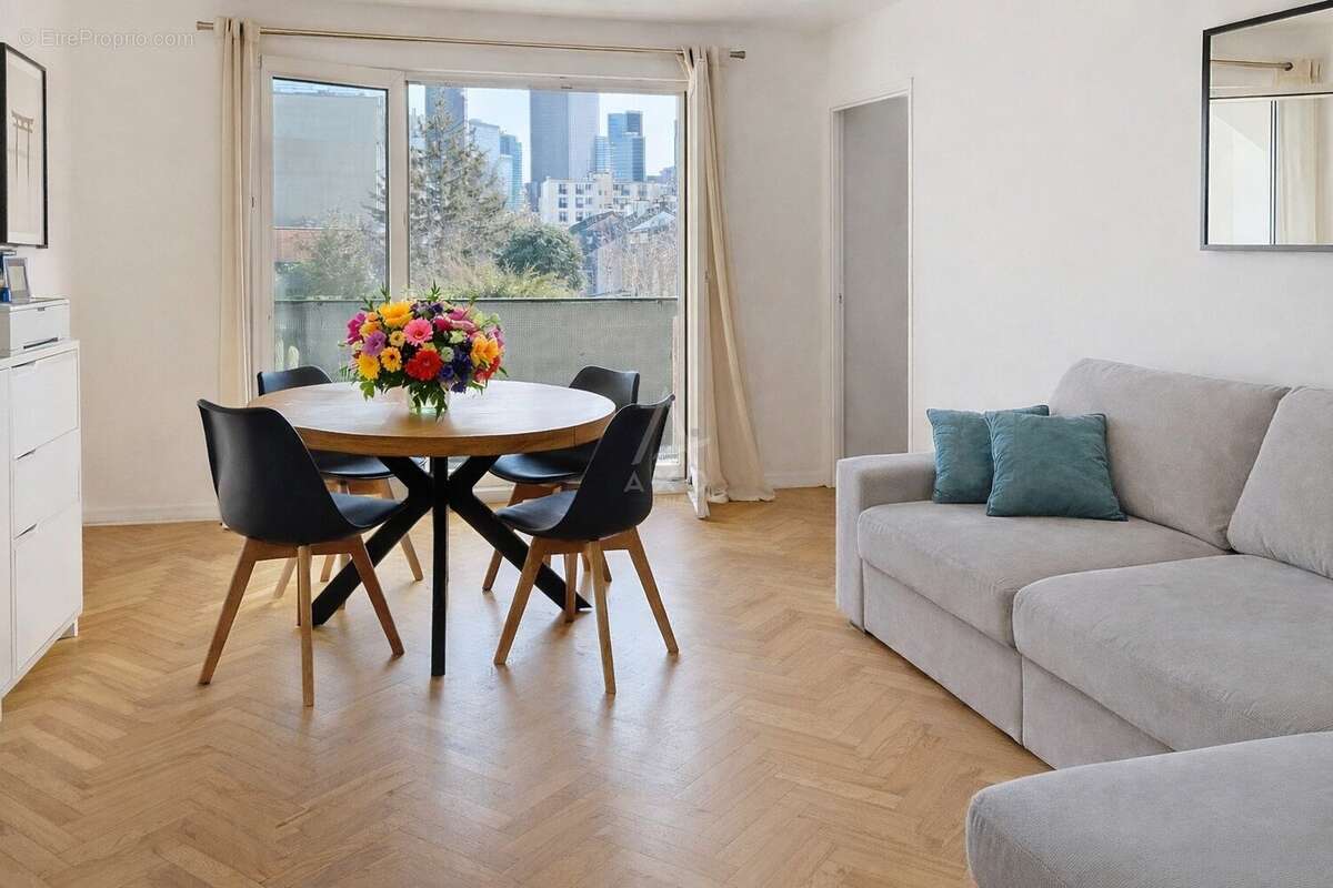 Appartement à COURBEVOIE