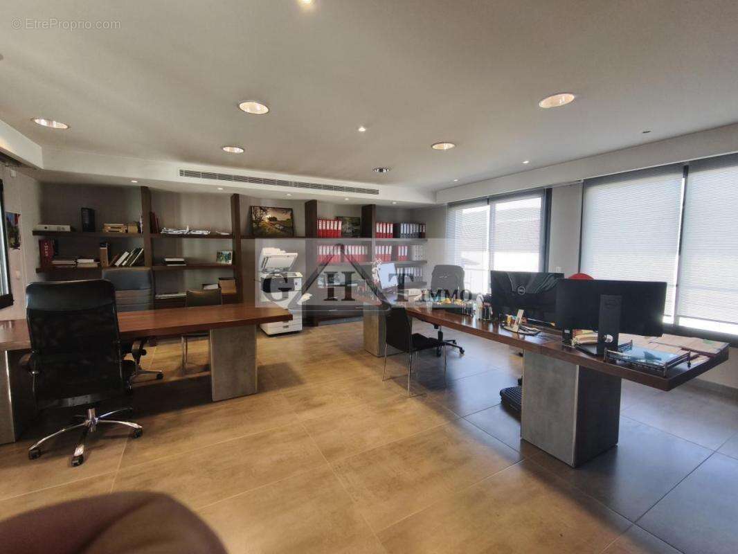 Commerce à TOURRETTES