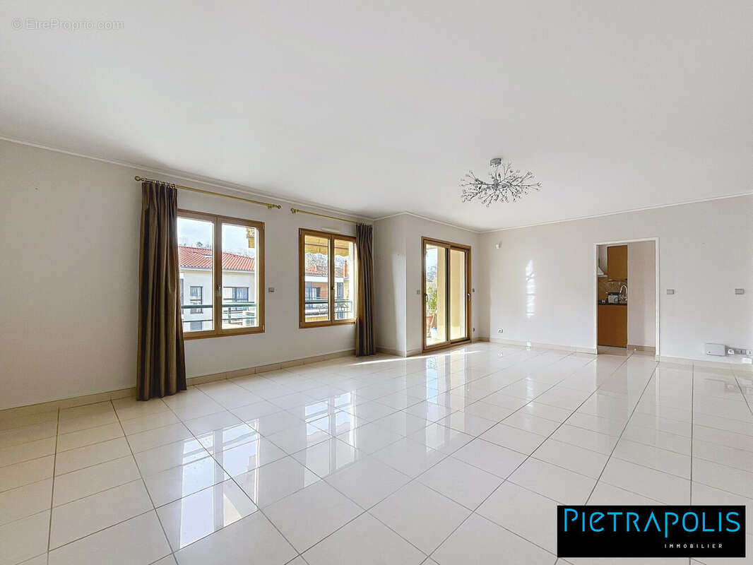 Appartement à CHARBONNIERES-LES-BAINS