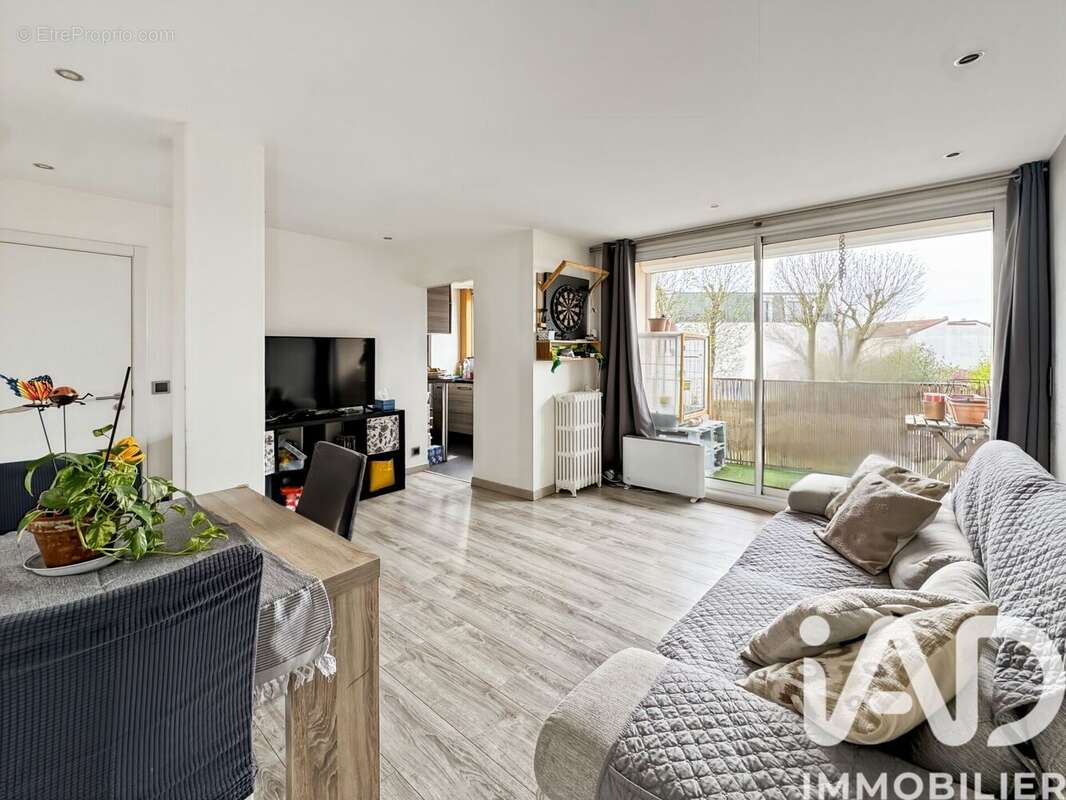 Photo 3 - Appartement à SAINTE-GENEVIEVE-DES-BOIS