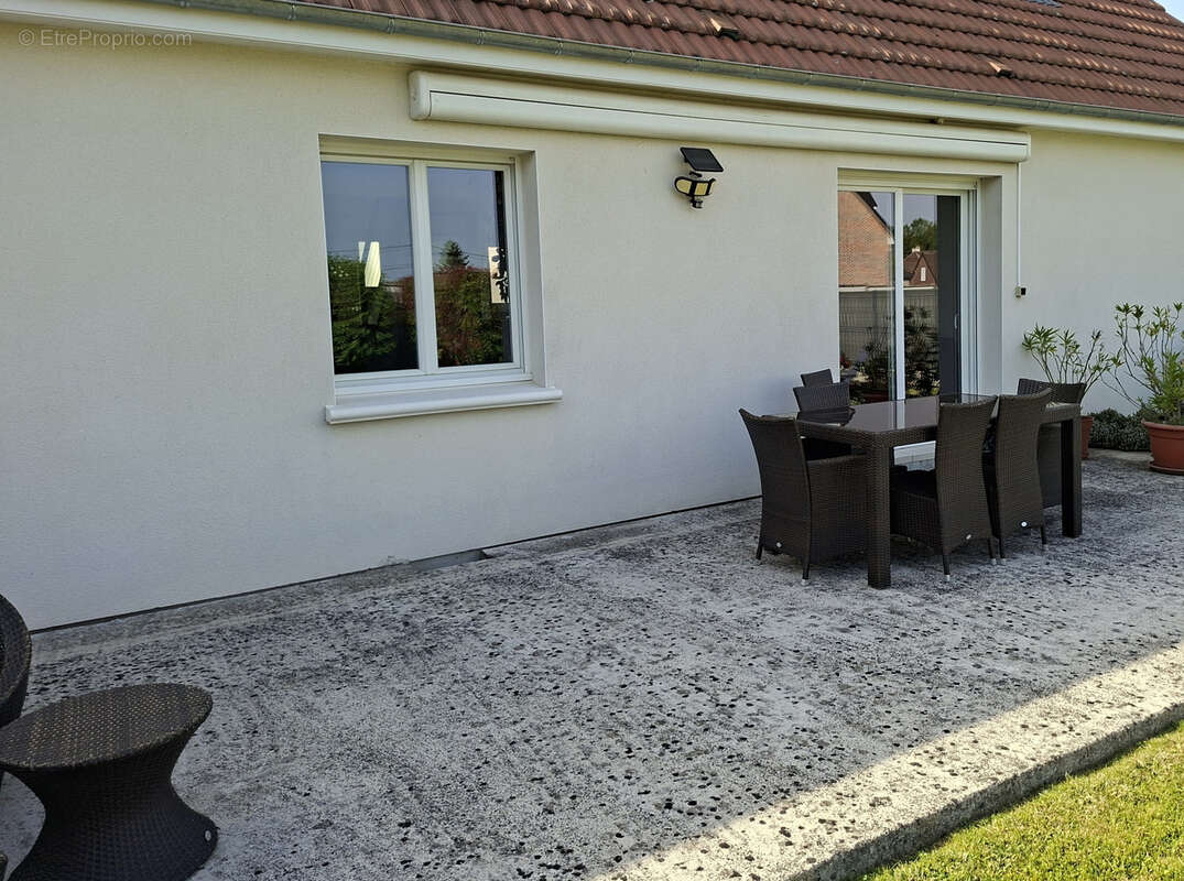 Maison à LE PLESSIER-ROZAINVILLERS