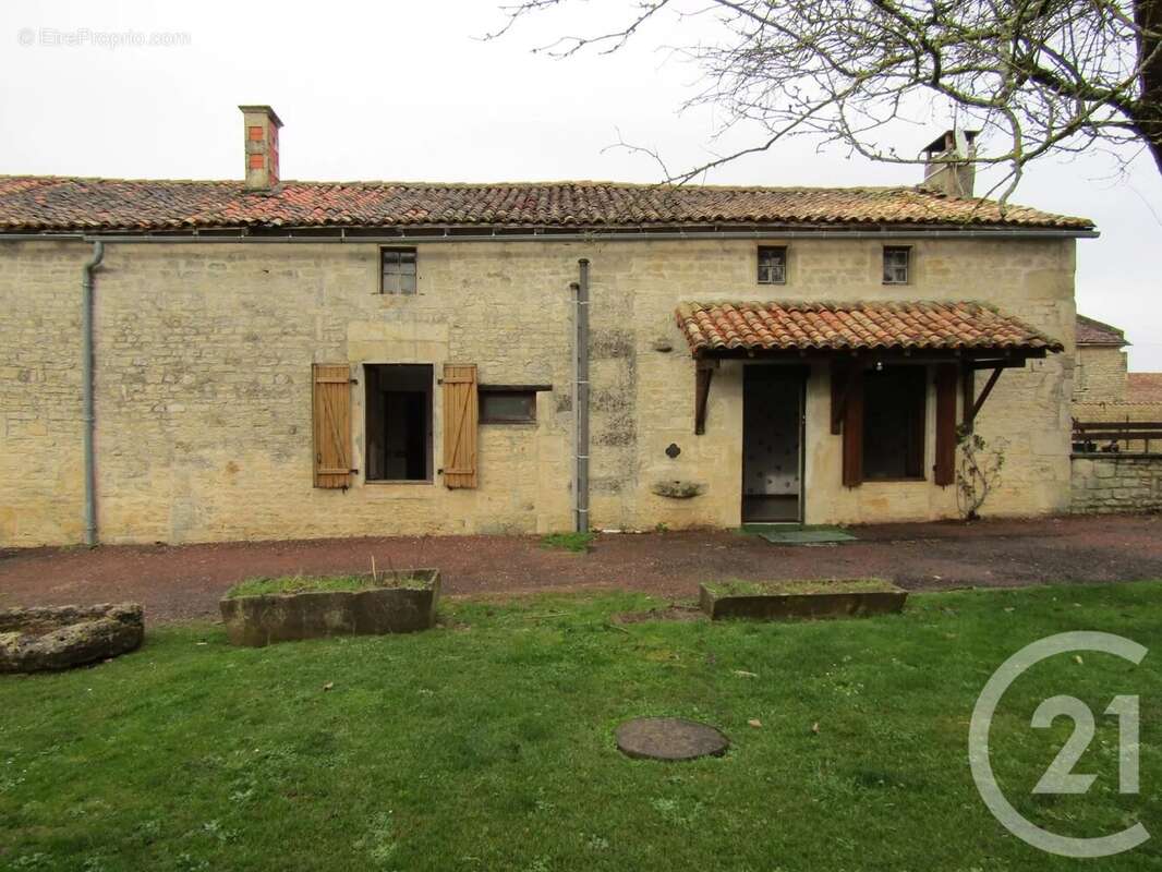 Maison à PIOUSSAY