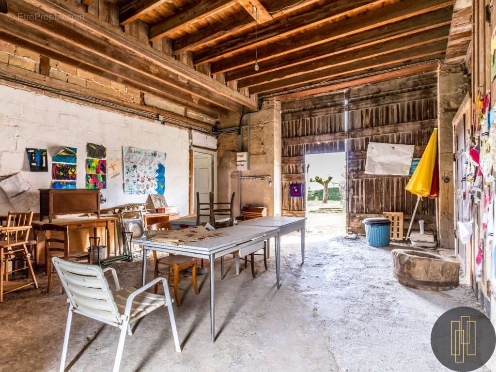 Maison à SAINT-ETIENNE-LA-VARENNE