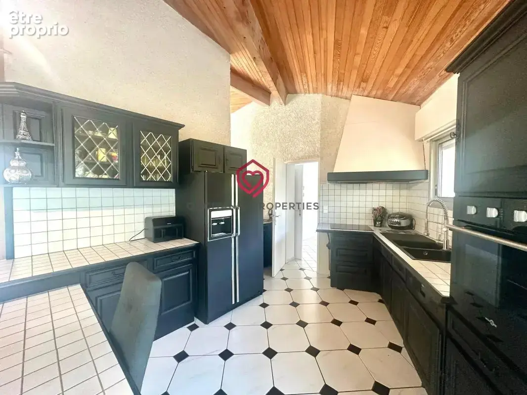 Superbe maison d’architecte avec piscine et dépendances - photo 11
