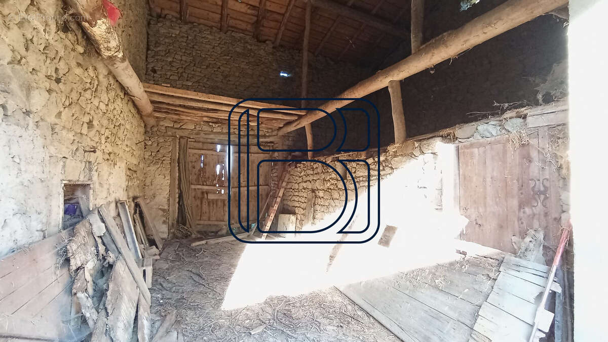 Maison à SAINT-GERVAIS-SOUS-MEYMONT