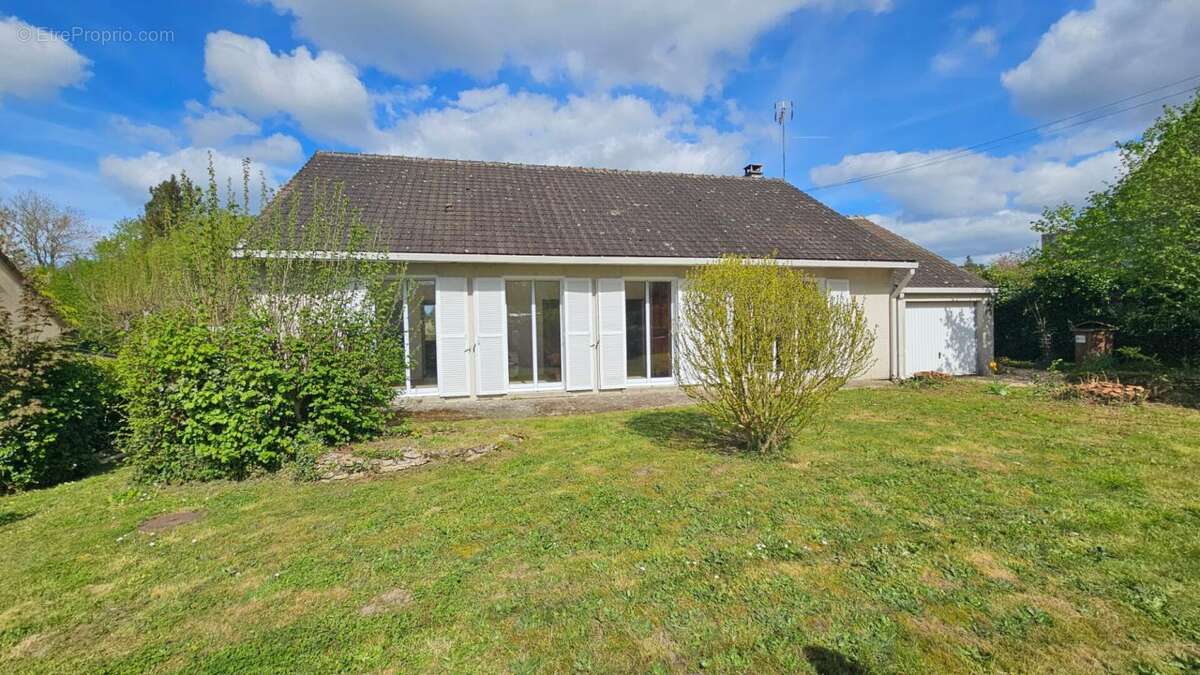 Maison à HOUDAN