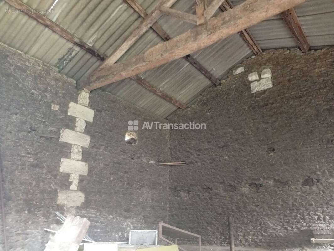 Terrain à LENCLOITRE