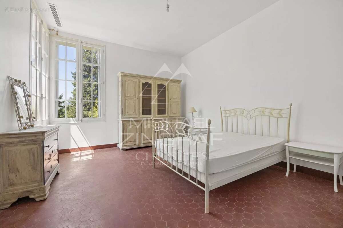 Maison à LA ROQUETTE-SUR-SIAGNE