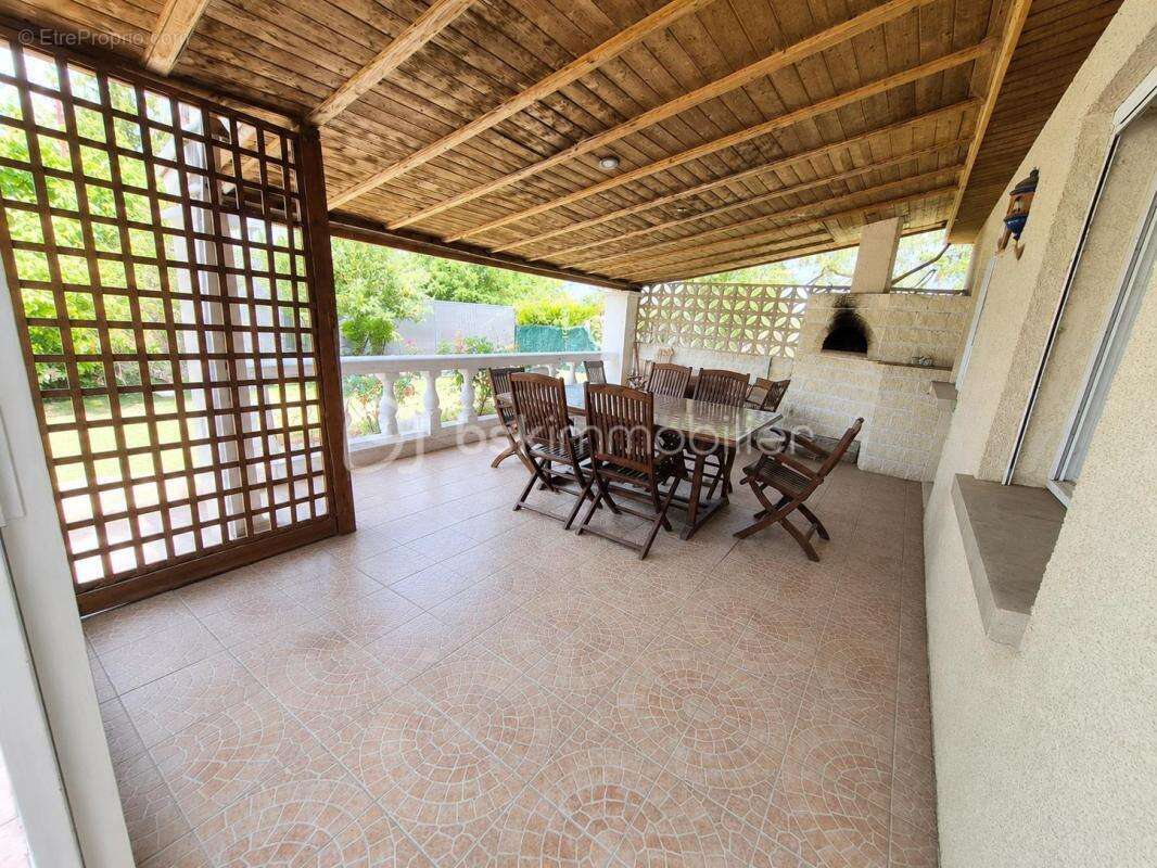  Maison familiale de plain-pied avec sous-sol complet  - photo 9
