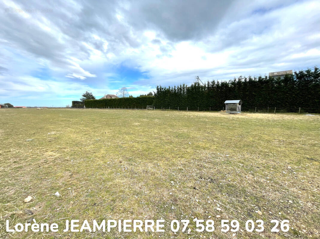 Terrain à SAINTE-AGATHE-LA-BOUTERESSE