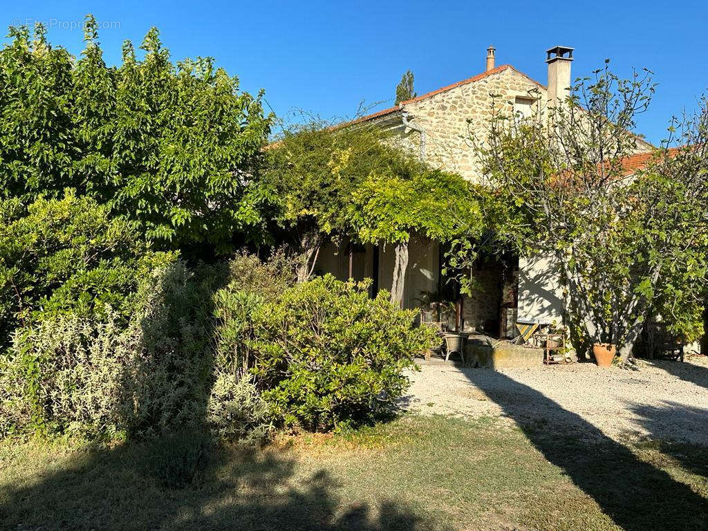 Maison à CAMARET-SUR-AIGUES