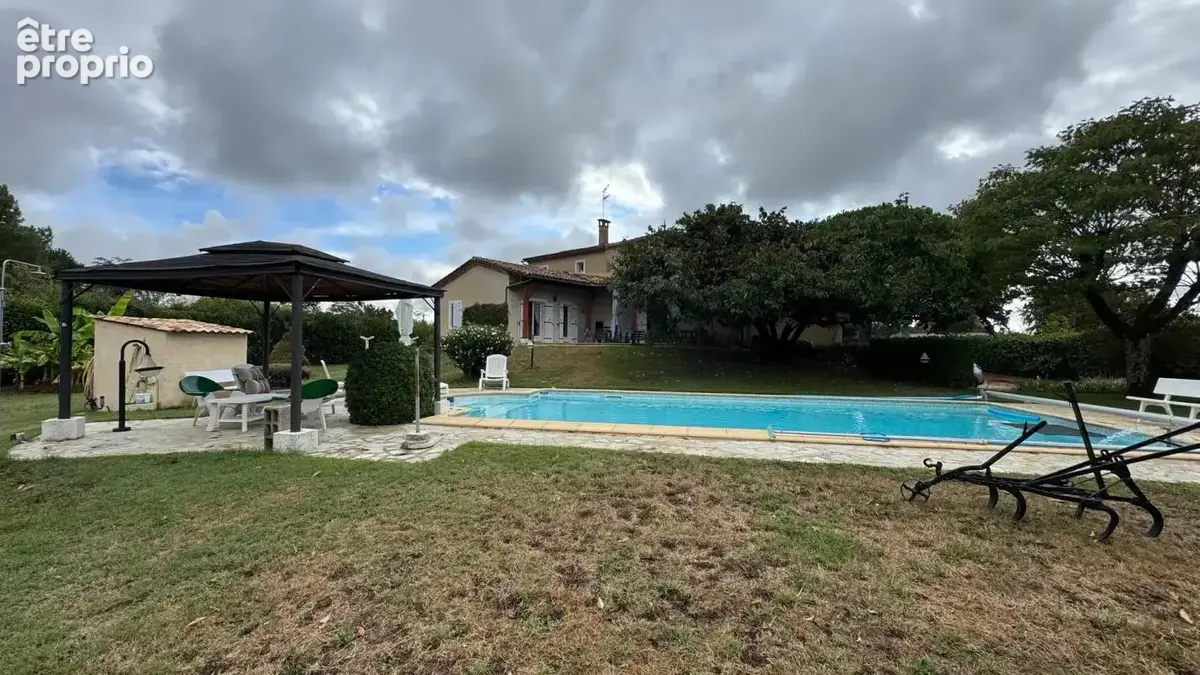 Maison de 8 pièces de 158 m² à Montpon-Ménestérol - photo 2