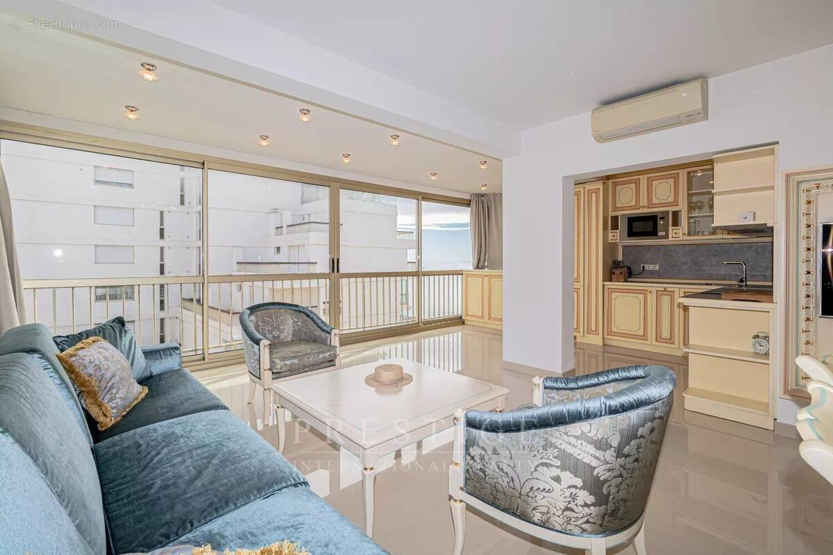 Appartement à MANDELIEU-LA-NAPOULE