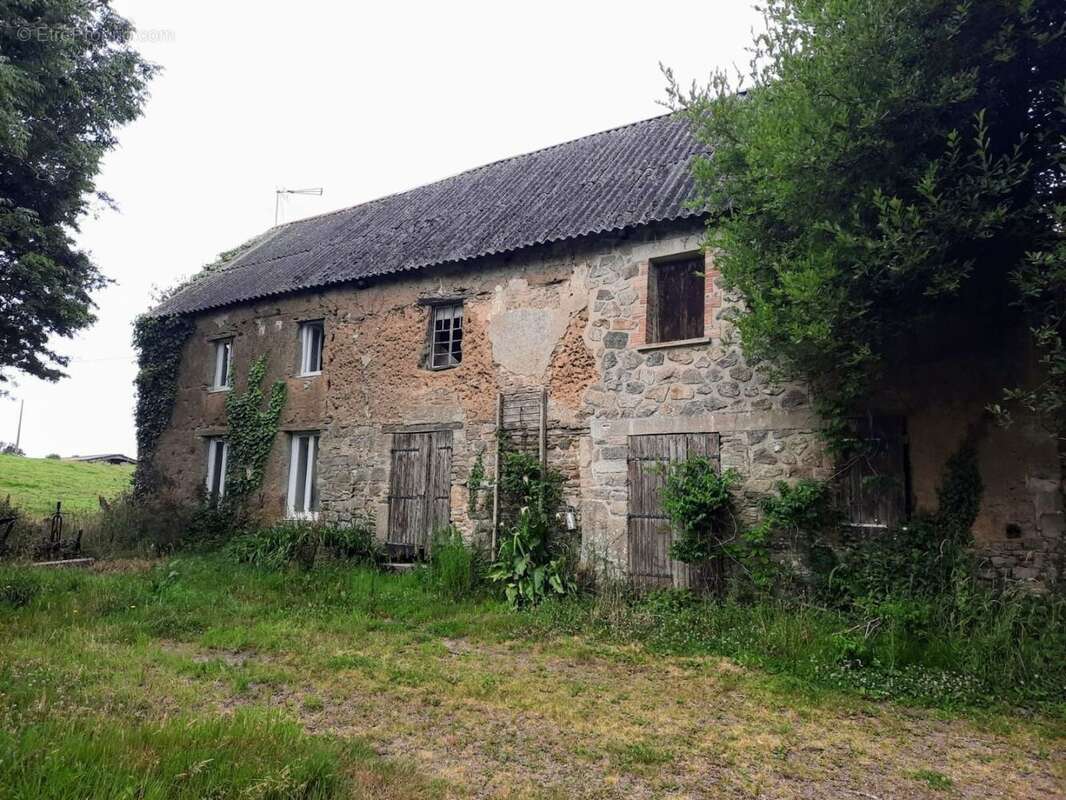 Maison à HAUTEVILLE-LA-GUICHARD