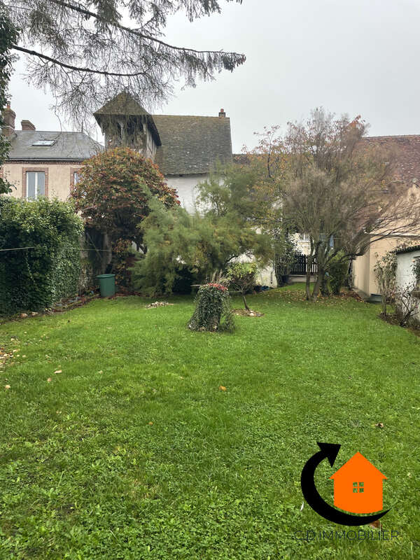 Maison à CHAMPROND-EN-GATINE