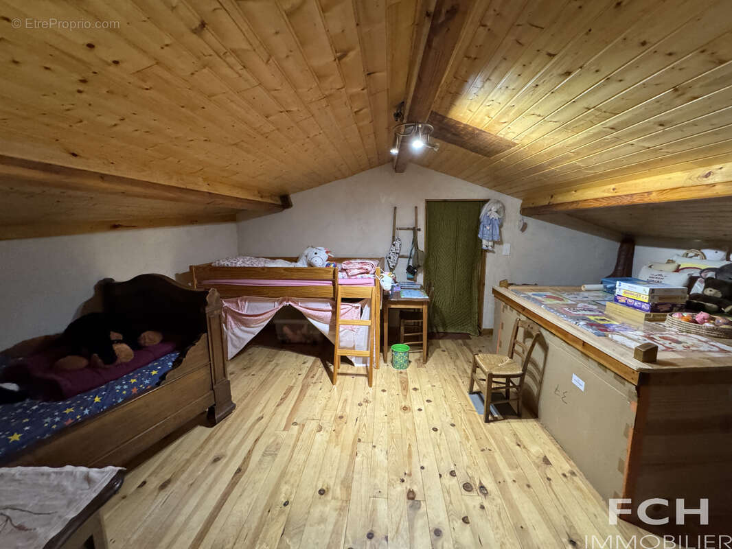 Maison de campagne avec 2 garages et dépendances - photo 16