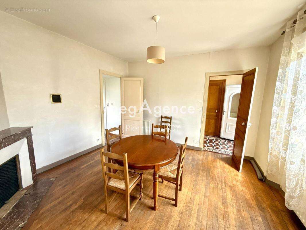 Maison à LE BOURG-D'IRE