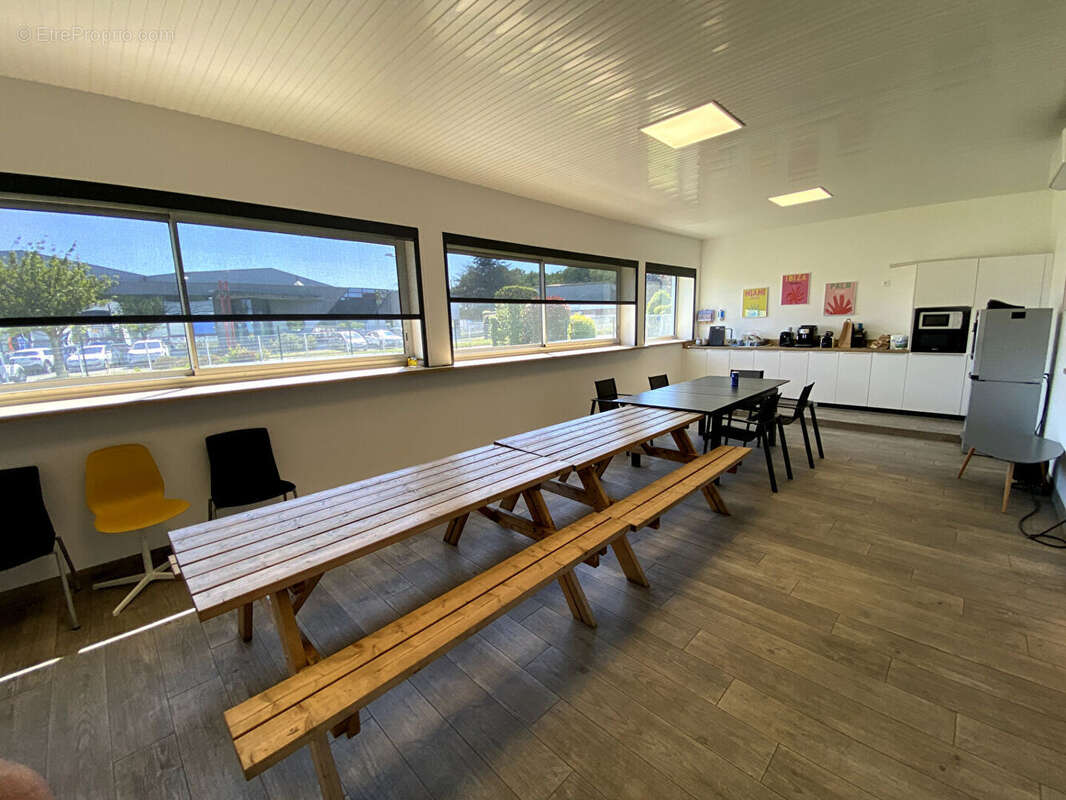 Commerce à SAINTE-LUCE-SUR-LOIRE