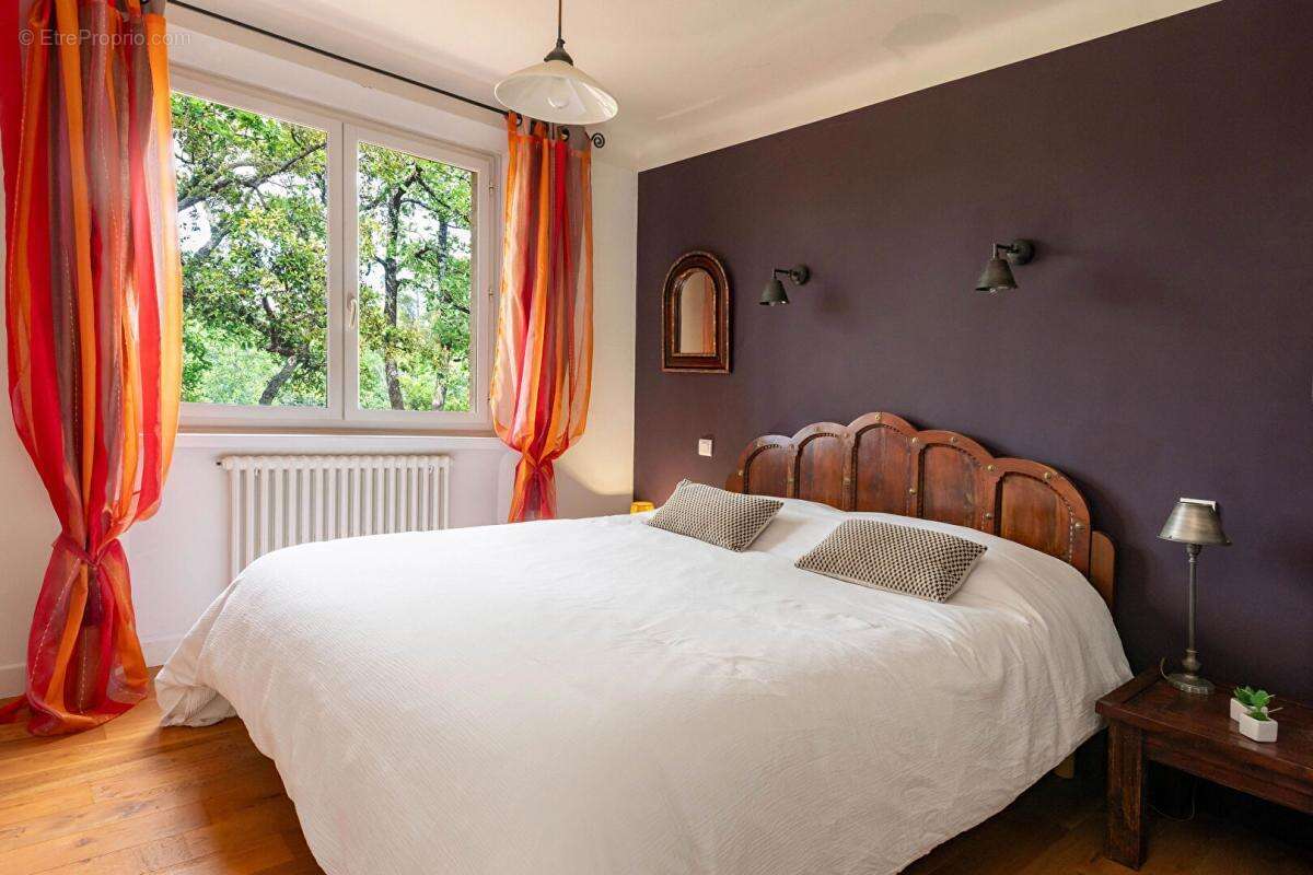 FREJUS - Hameau de Valescure - Villa 175 m² , dépendance, 4 chambres - photo 10