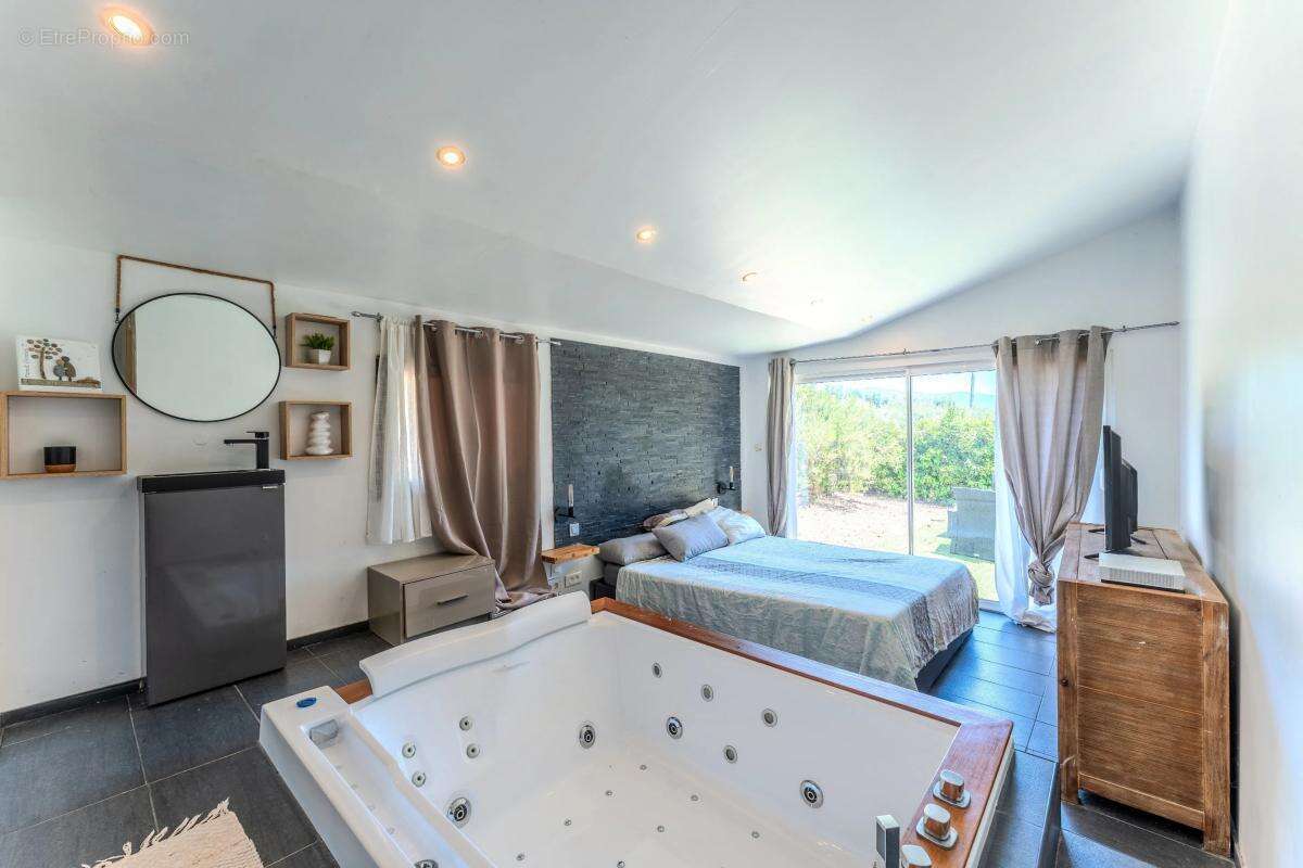 Maison à LE CASTELLET