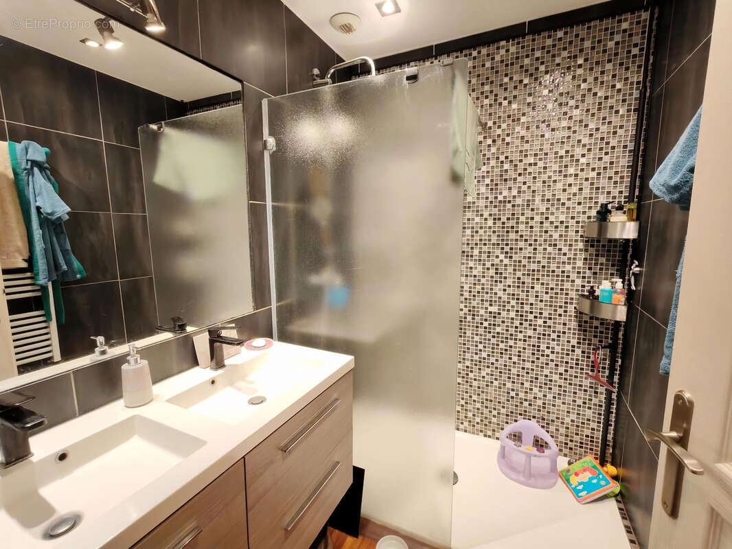 Appartement à PEILLE