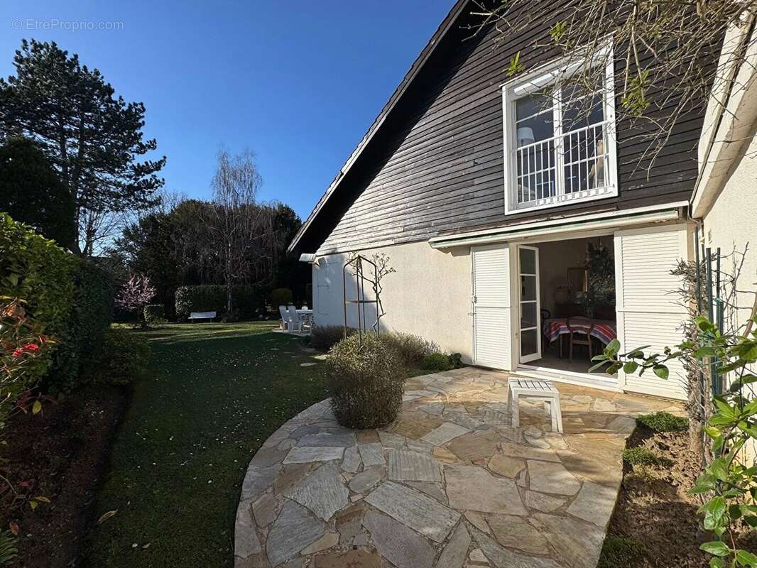 Maison à SAINT-NOM-LA-BRETECHE