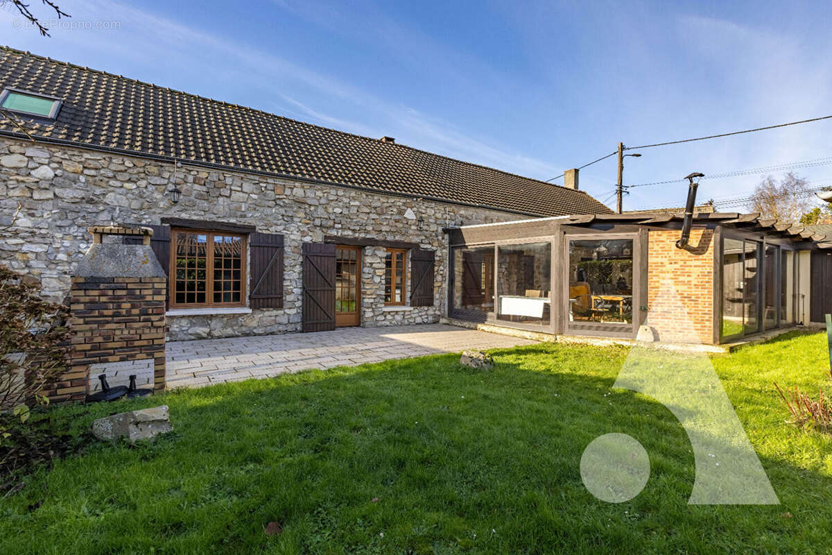 Maison à PEROY-LES-GOMBRIES