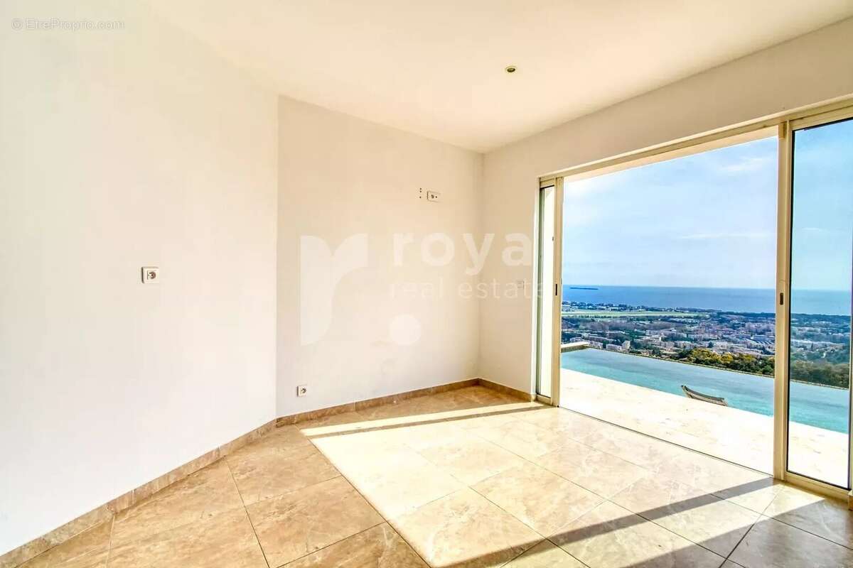 Maison à MANDELIEU-LA-NAPOULE