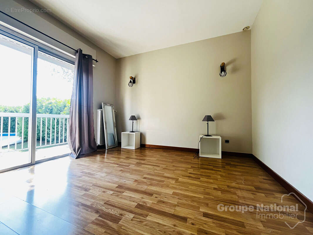 Maison 182 m2 -  4 chambres sur 3500m2 de terrain avec piscine - photo 9