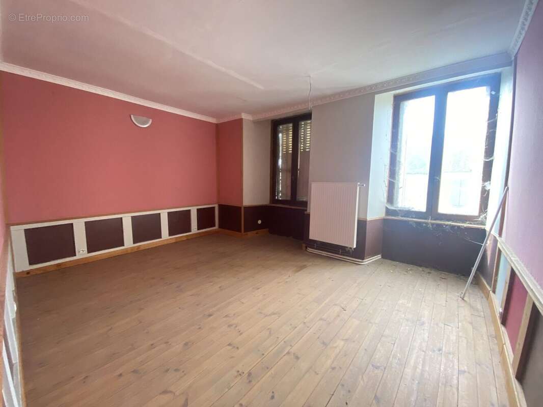 Maison 150 m² à Saint-Remy-Blanzy  - photo 4