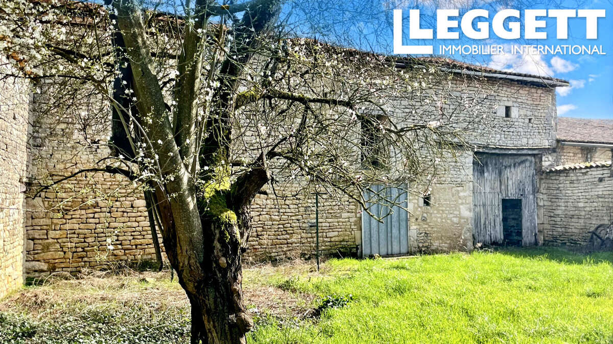 Maison à COURCOME