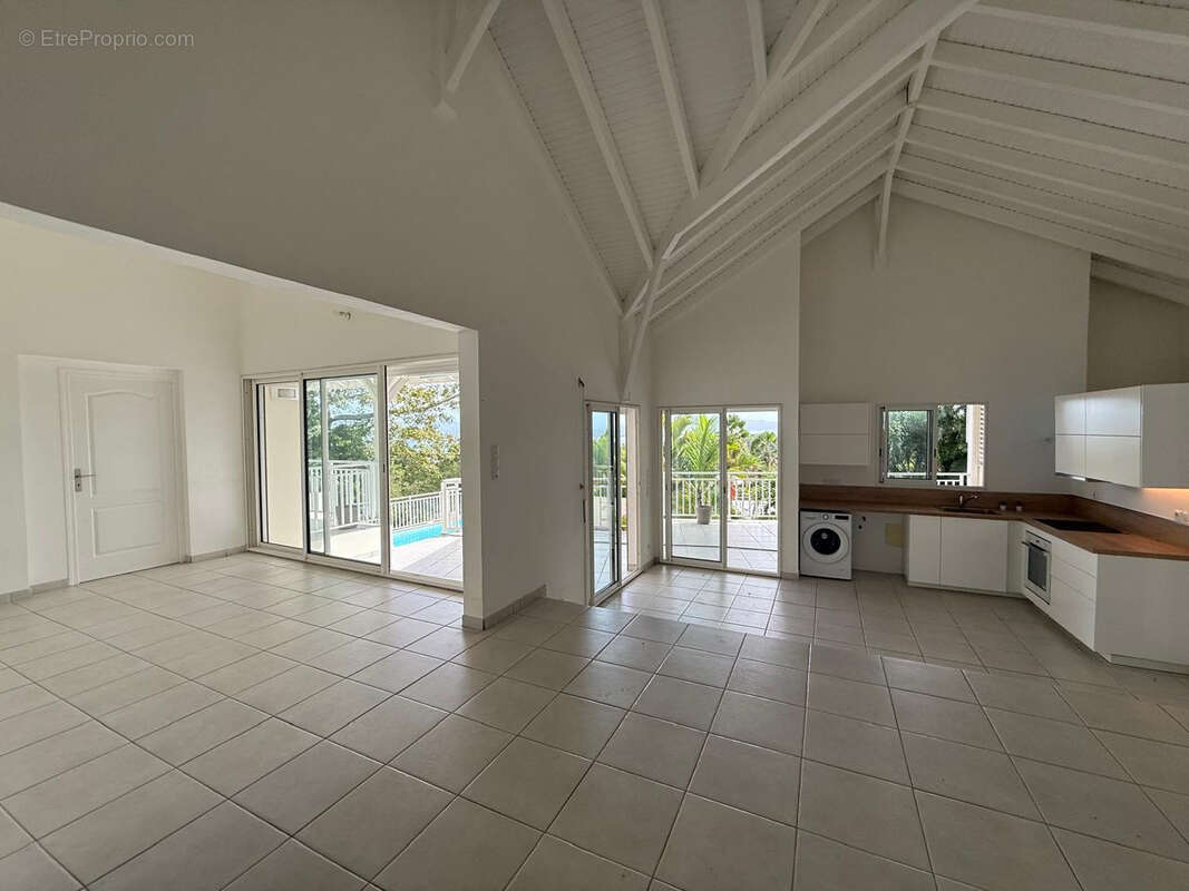 Maison à LES TROIS-ILETS