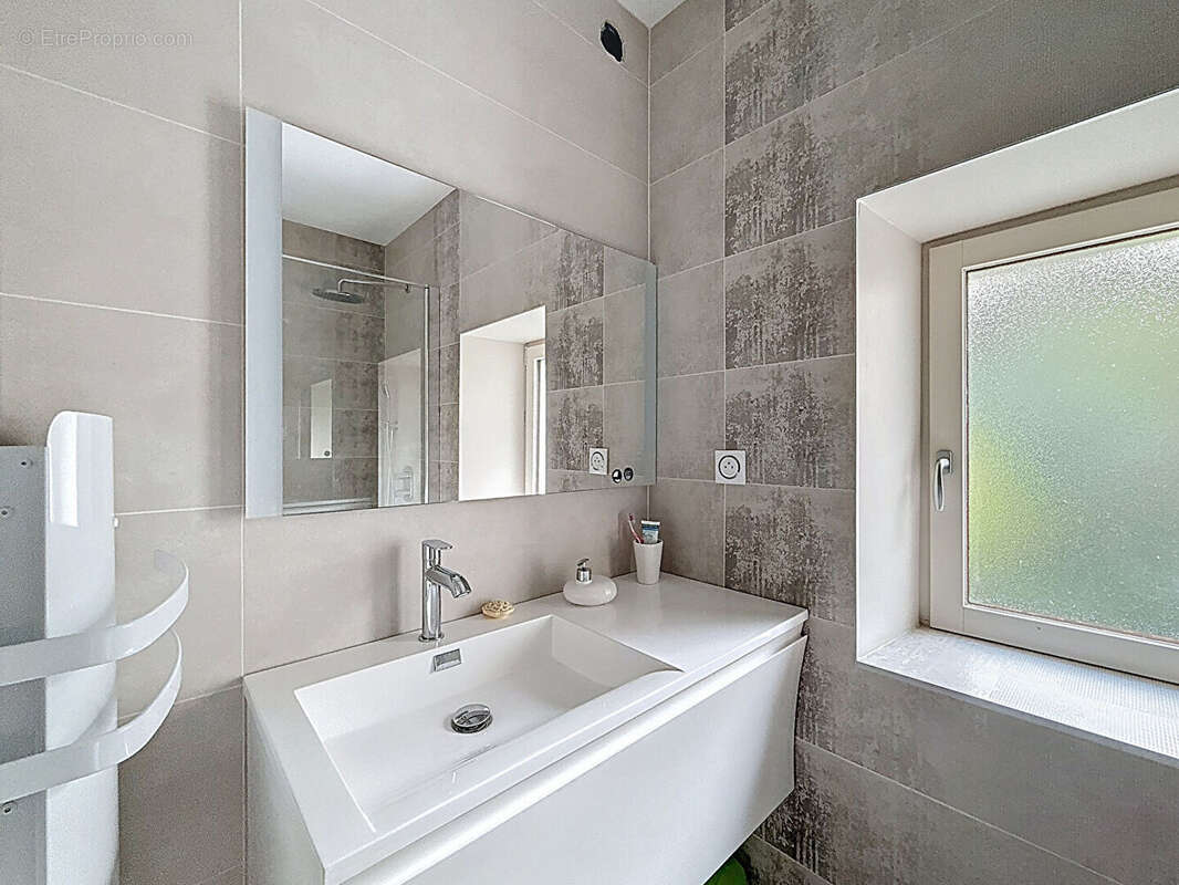 Maison à AURIAC-SUR-VENDINELLE