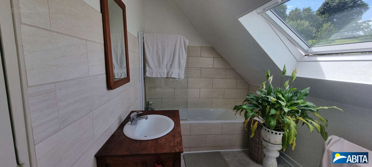 Maison à SAINT-GUINOUX