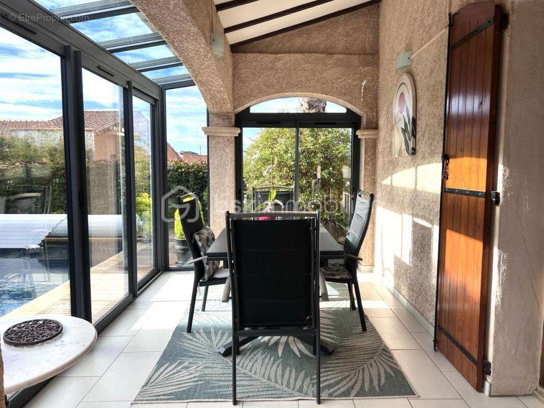 Au calme sans vis à vis, villa F5 4 chambres de 127m2 sur 440 m2 de terrain Piscine Garage - photo 8