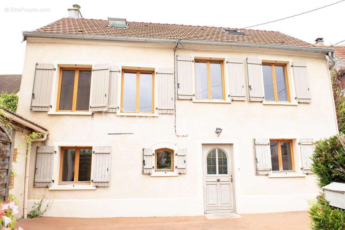 Maison à CROUY-SUR-OURCQ