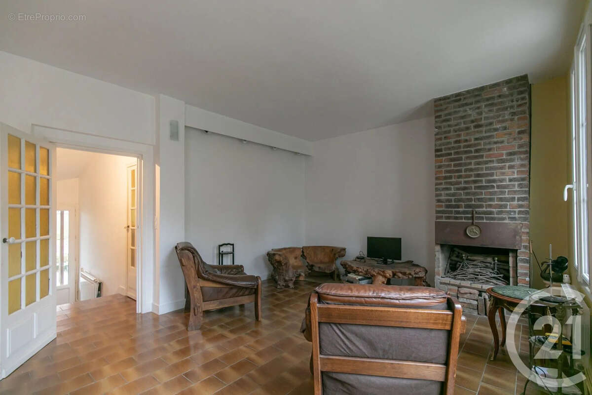 Maison à SAINT-MAUR-DES-FOSSES